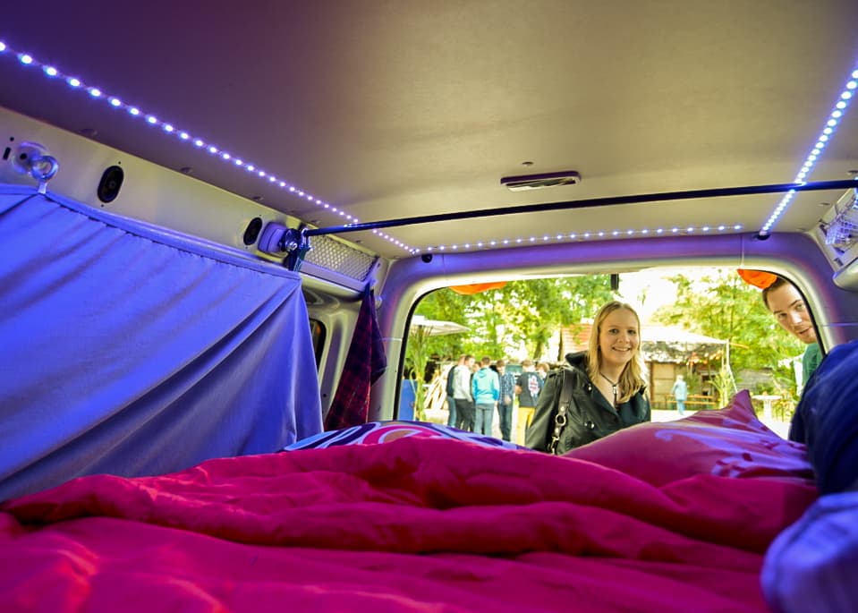 Car Canopy Bed in Citroën Berlingo