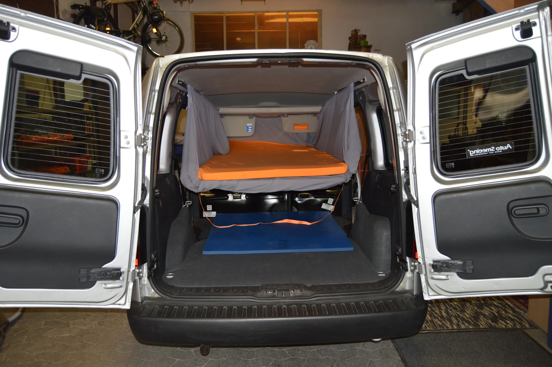 Autohimmelbett im Opel Combo C