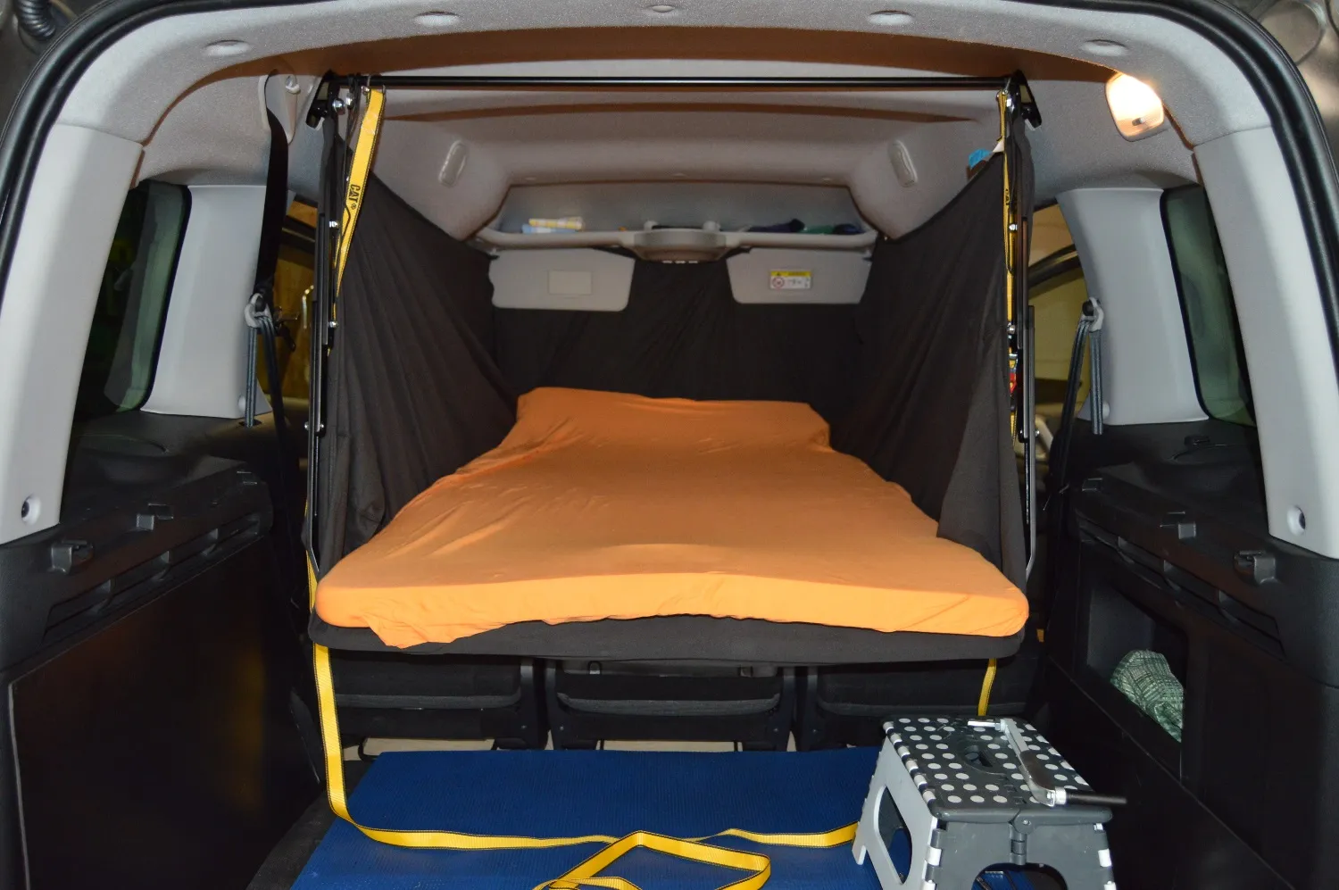 Autohimmelbett im Citroën Berlingo II