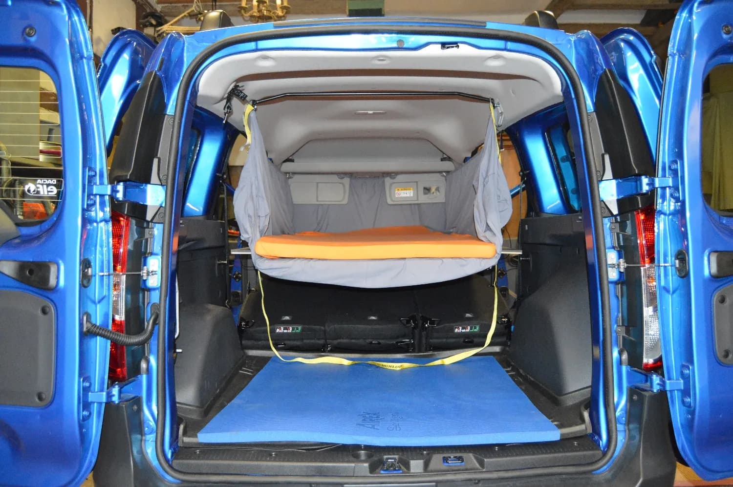 Autohimmelbett im Dacia Dokker