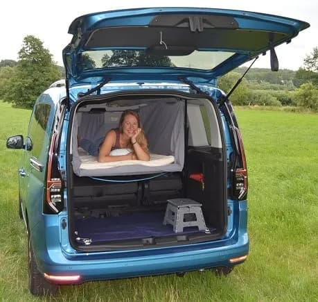 Autohimmelbett im VW Caddy V