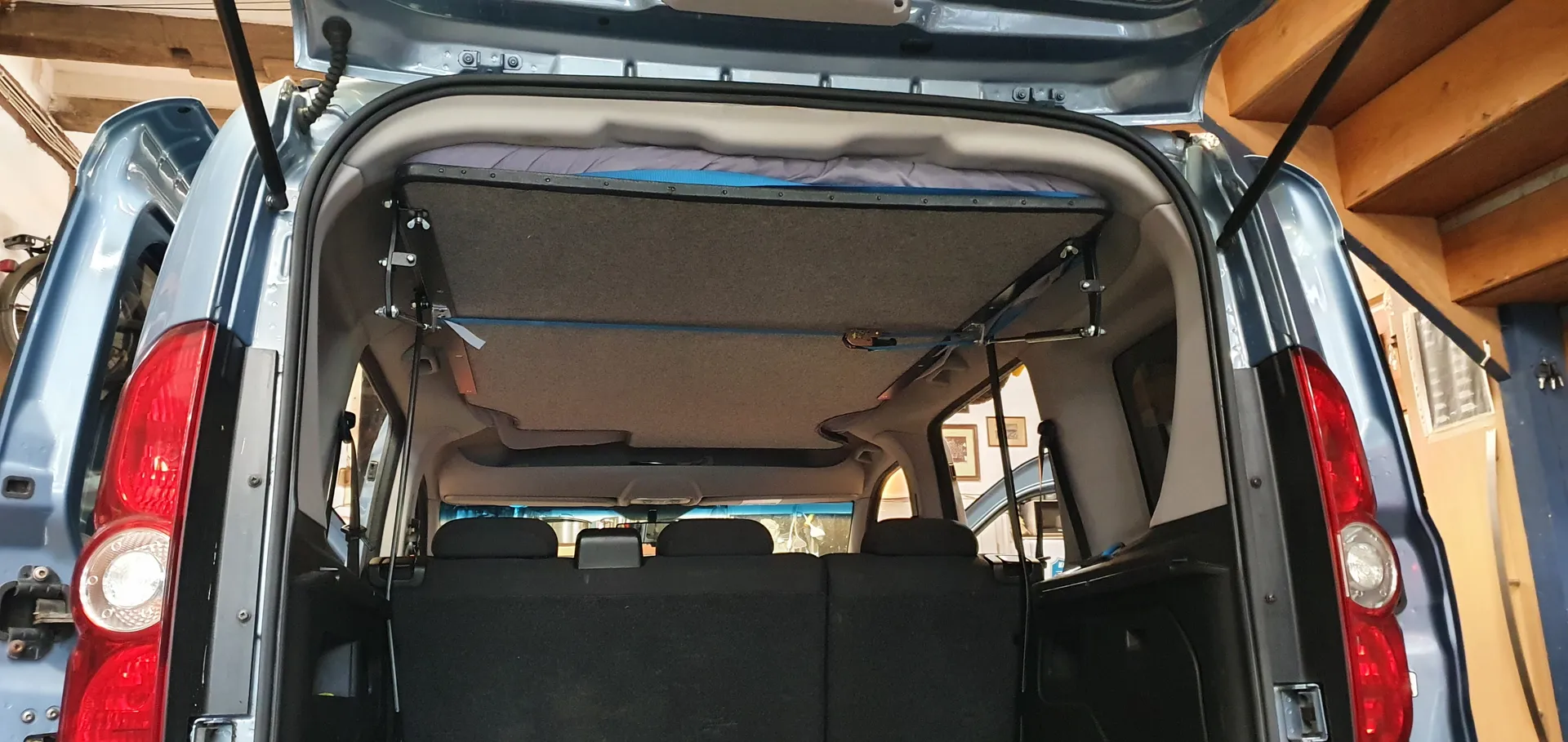 Autohimmelbett im Opel Combo D