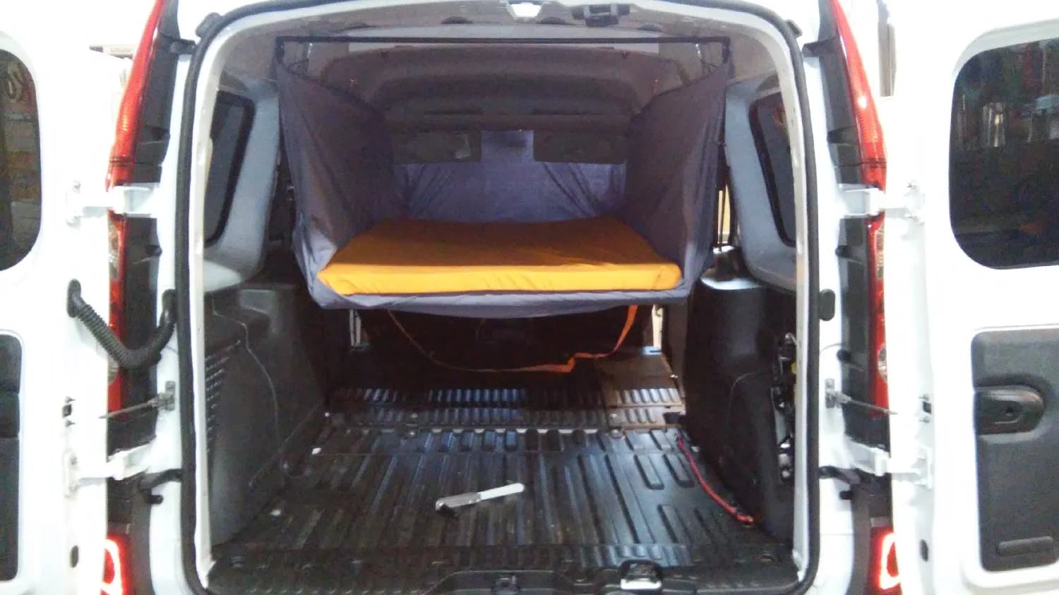 Autohimmelbett im Renault Kangoo